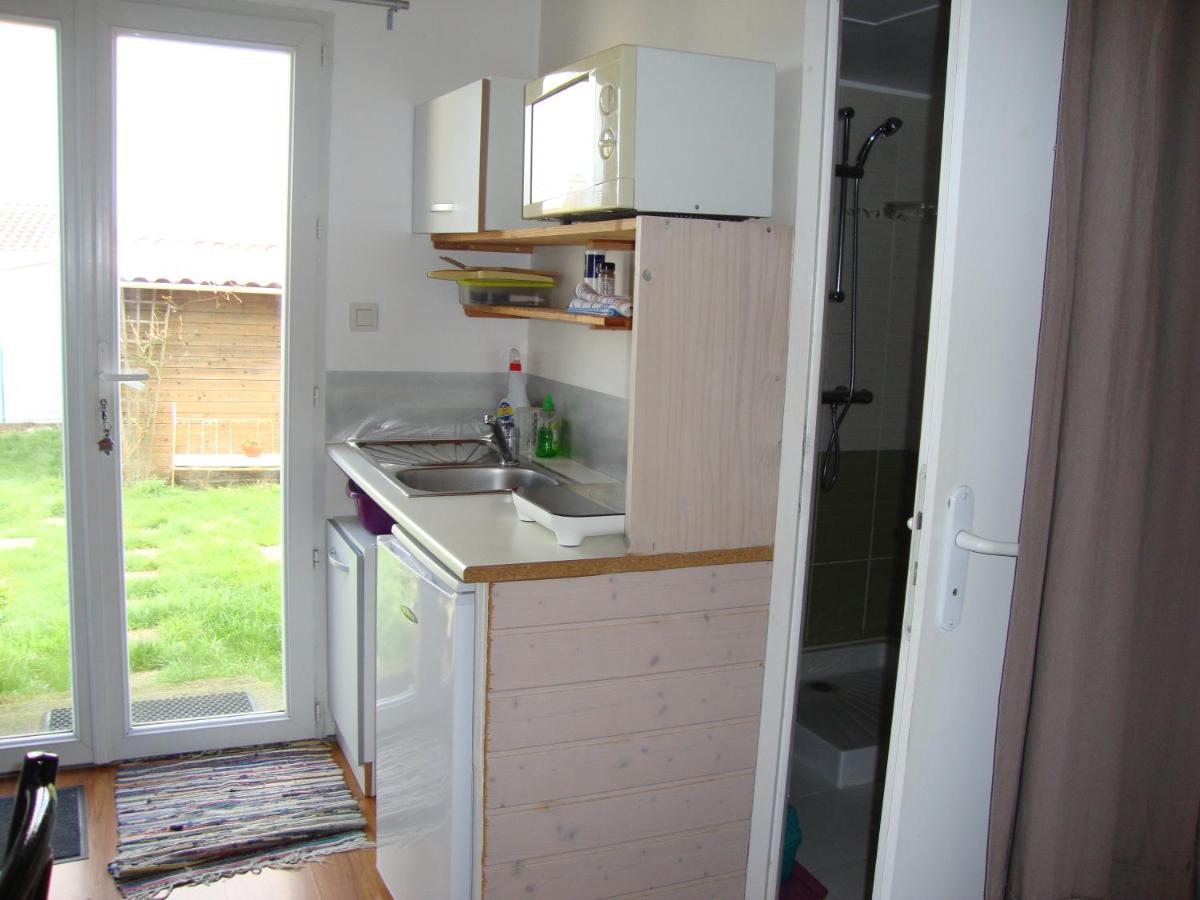 STUDIO indépendant DRAPS fournis VRAI lit WIFI vélos 700m OCEAN Bretignolles-sur-Mer Extérieur photo