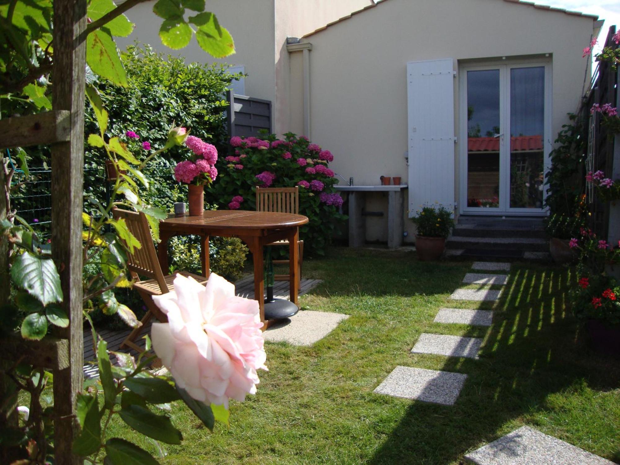 STUDIO indépendant DRAPS fournis VRAI lit WIFI vélos 700m OCEAN Bretignolles-sur-Mer Extérieur photo